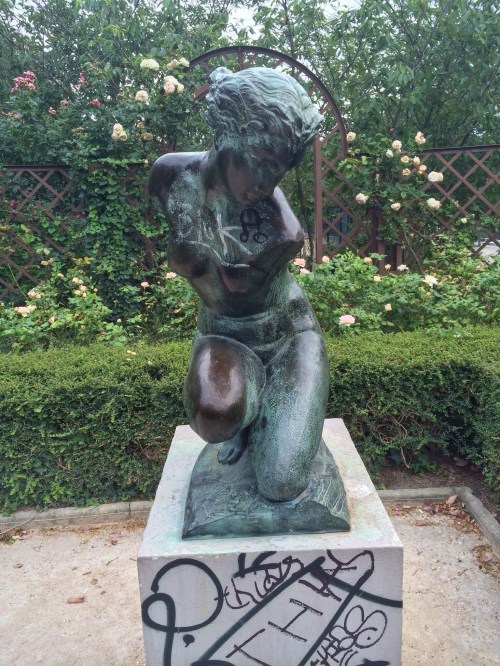 This is the first sculpture I have seen in Paris with is much (or any...?) graffiti on it.
