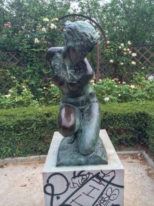 This is the first sculpture I have seen in Paris with is much (or any...?) graffiti on it.